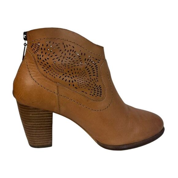 UGG Charlotte Perforated Tan Leather Cowgirl Ankle Booties Zip Back Sz 7 EU 38 - Picture 6 of 13